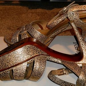YSL  Tribute sandal